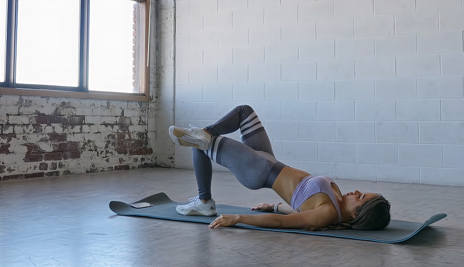 lift the pelvis with one leg resting