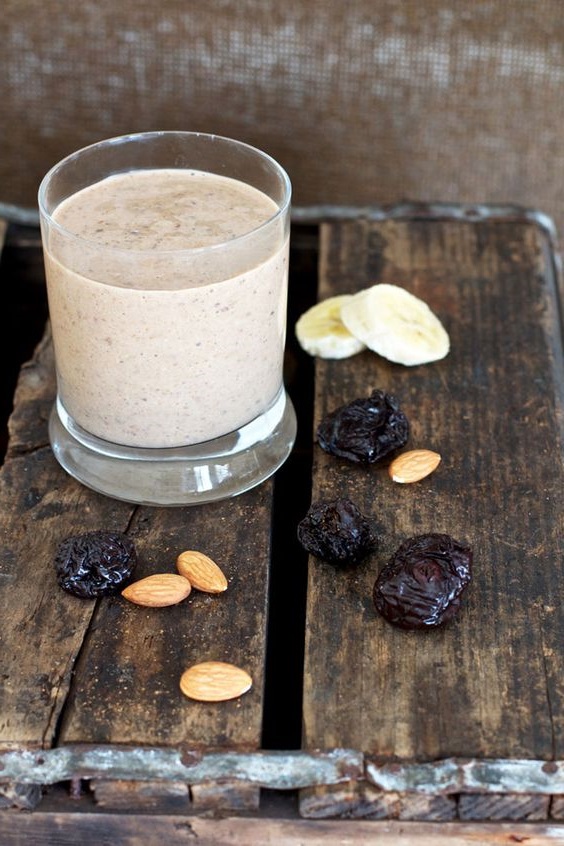 oat smoothie with prunes and apricots