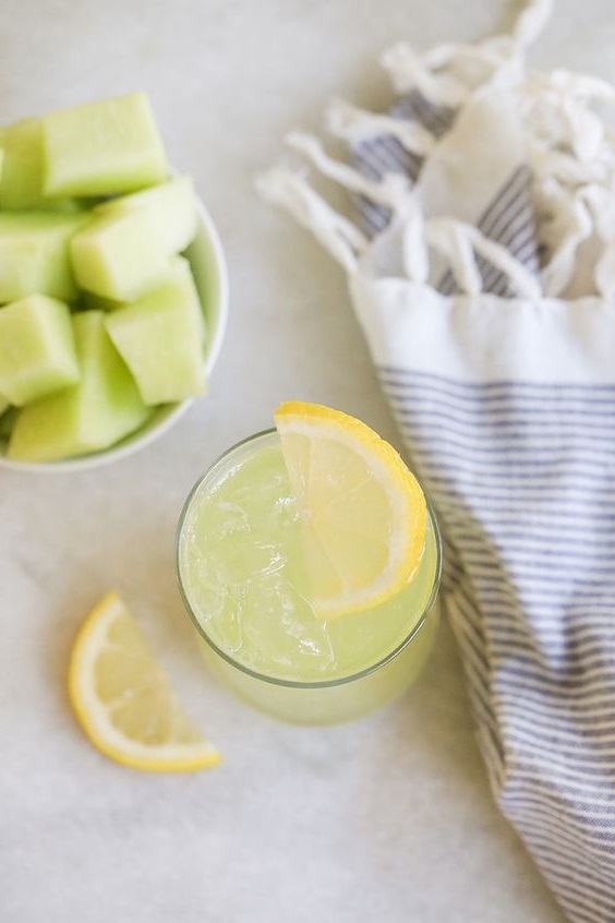 smoothie with lemon melon mint