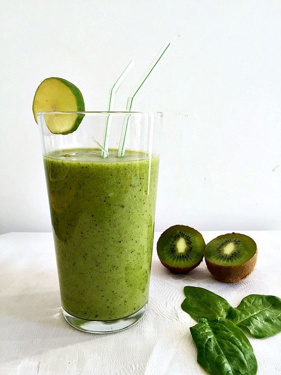 smoothie with lime and kiwi